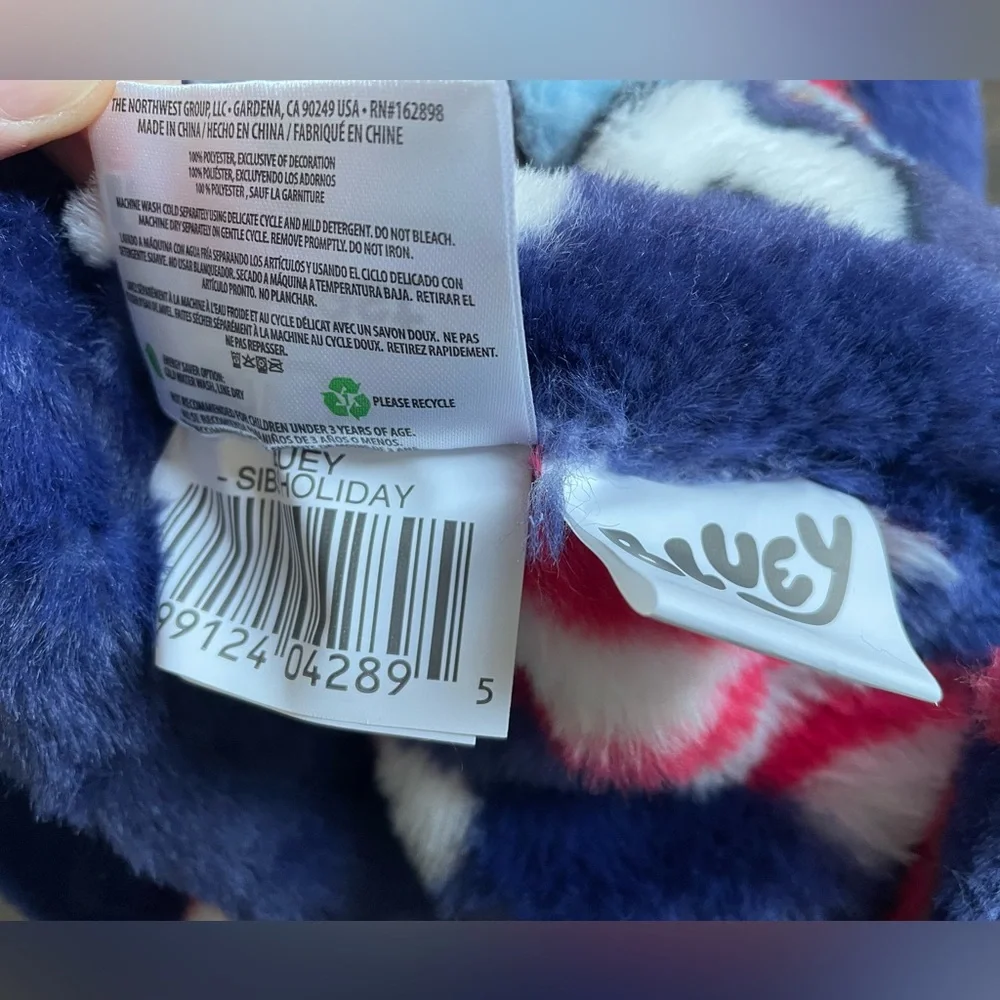 Bluey Holiday Print Throw Blanket Faux Fur Fleece Warm Winter Cozy Siblings NEW